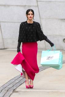 Lucy Hale feet photo thumbnail
