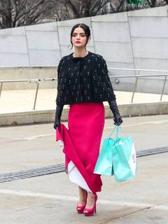 Lucy Hale feet photo thumbnail
