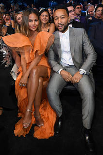 Chrissy Teigen feet photo thumbnail