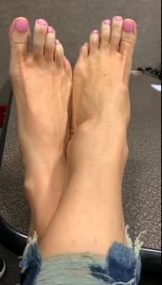 Kyle Unfug feet photo thumbnail