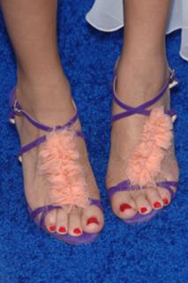 Selena Gomez feet photo thumbnail
