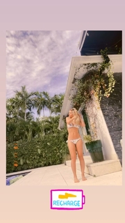 Carolina Dieckmann feet photo thumbnail