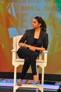 Parineeti Chopra feet photo thumbnail