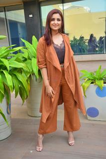 Parineeti Chopra feet photo thumbnail