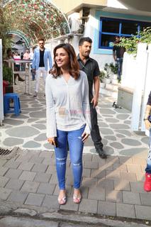 Parineeti Chopra feet photo thumbnail