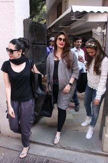 Karisma Kapoor feet photo thumbnail