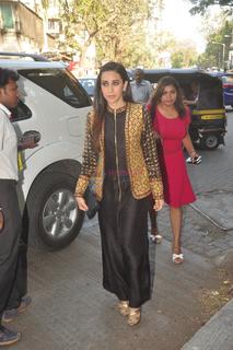 Karisma Kapoor feet photo thumbnail