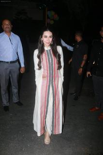 Karisma Kapoor feet photo thumbnail