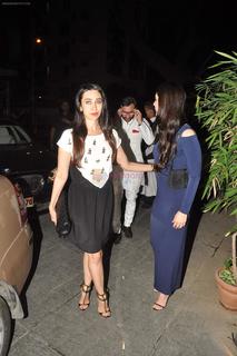 Karisma Kapoor feet photo thumbnail
