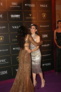 Karisma Kapoor feet photo thumbnail