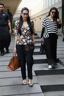 Karisma Kapoor feet photo thumbnail