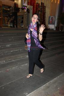 Karisma Kapoor feet photo thumbnail
