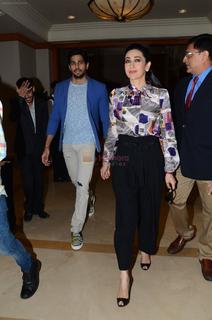Karisma Kapoor feet photo thumbnail