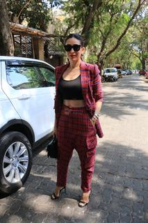 Karisma Kapoor feet photo thumbnail