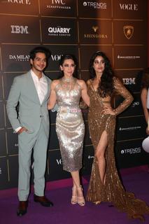 Karisma Kapoor feet photo thumbnail