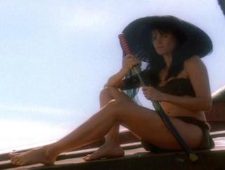 Lucy Lawless feet photo thumbnail