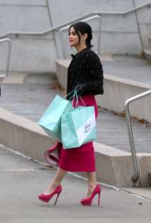 Lucy Hale feet photo thumbnail