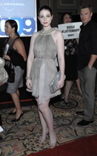 Michelle Trachtenberg feet photo thumbnail