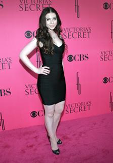 Michelle Trachtenberg feet photo thumbnail