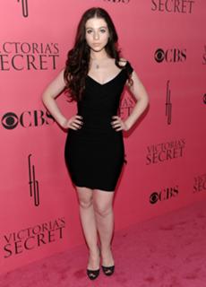 Michelle Trachtenberg feet photo thumbnail