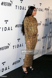 Queen Naija feet photo thumbnail