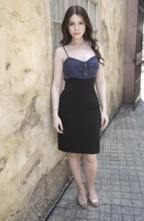 Michelle Trachtenberg feet photo thumbnail