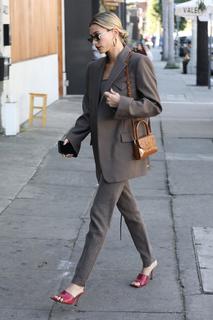 Hailey Bieber feet photo thumbnail