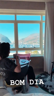Cleo feet photo thumbnail