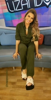 Lívia Andrade feet photo thumbnail