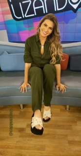 Lívia Andrade feet photo thumbnail