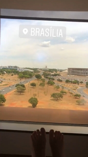 Lívia Andrade feet photo thumbnail
