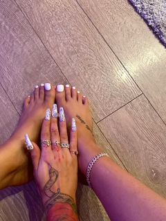 Victoria Waldrip feet photo thumbnail