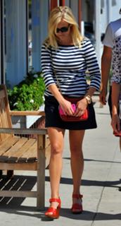 Reese Witherspoon feet photo thumbnail