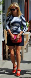 Reese Witherspoon feet photo thumbnail