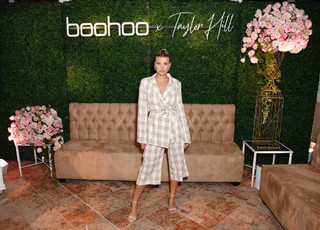 Sofia Richie feet photo thumbnail