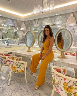 Tania Rincón feet photo thumbnail