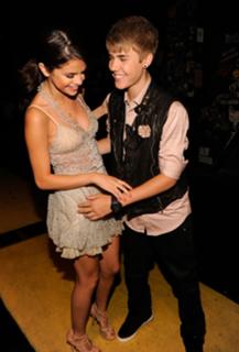 Selena Gomez feet photo thumbnail