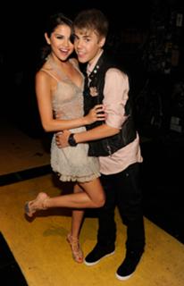 Selena Gomez feet photo thumbnail