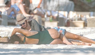 Maite Perroni feet photo thumbnail