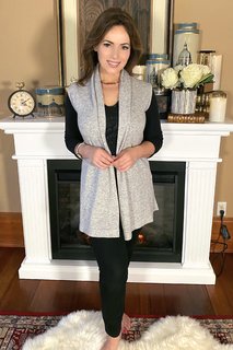 Lisa Robertson feet photo thumbnail