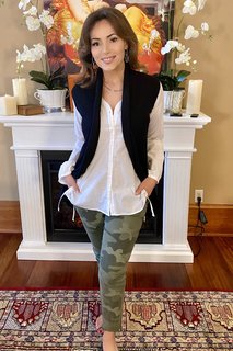 Lisa Robertson feet photo thumbnail