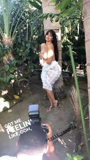Vida Guerra feet photo thumbnail
