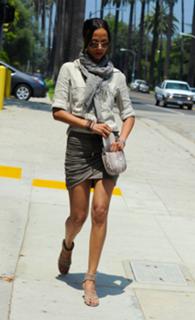 Zoe Saldana feet photo thumbnail
