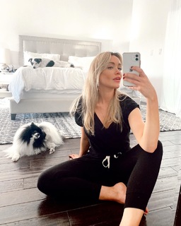 Katrina Bowden feet photo thumbnail