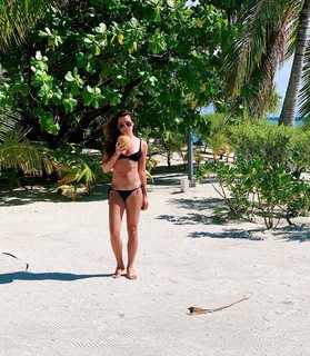 Lea Michele feet photo thumbnail