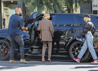 Hailey Bieber feet photo thumbnail