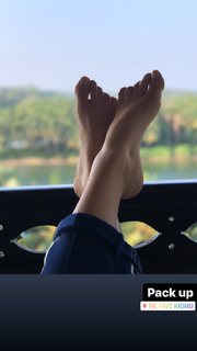 Aditi Rao Hydari feet photo thumbnail