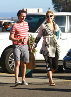 Kate Hudson feet photo thumbnail