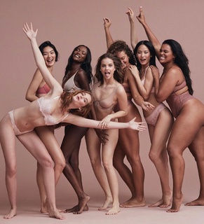 Barbara Palvin feet photo thumbnail