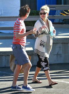 Kate Hudson feet photo thumbnail